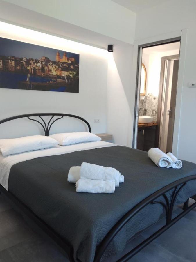 Holiday Apartment Villa Camilla Чефалу Екстериор снимка